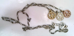 ✅ AEO~American Eagle Outfitters~Necklace~with 3 Peace Symbols~Multi Tone Gold - Picture 1 of 7