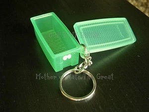 TUPPERWARE FRIDGESMART KEYCHAIN COOL GREEN VERY RARE GADGET NEW  - Picture 1 of 3