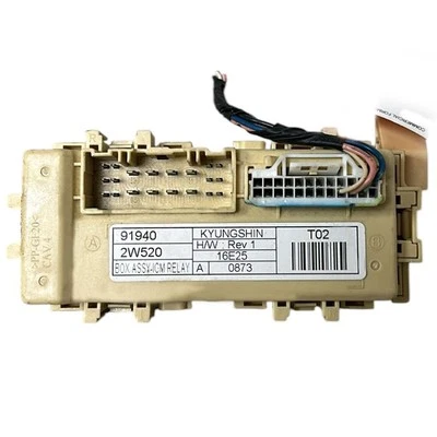 Caja de fusibles usada cabina compatible con Hyundai Sonata GLS 2004/LX 2,7 L Foto 1 de 4