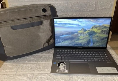 Asus Vivobook 15 – Pentium Gold / 8GB RAM / 120GB SSD -Con custodia multitasca - Immagine 1 di 4