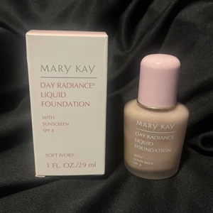 MARY KAY Day Radiance Liquid Foundation Soft Ivory 6322   New Old Stock - Picture 1 of 4