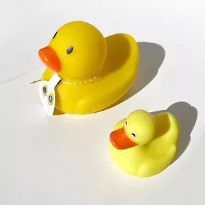 Munchkin White Hot Safety Bath Ducky 2 Pcs Rubber Yellow Duck - Picture 1 of 6