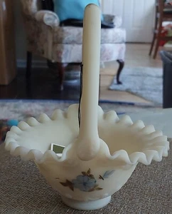 VINTAGE FENTON CUSTARD GLASS BASKET WITH TAG & LABELS HAND PAINTED - Picture 1 of 18