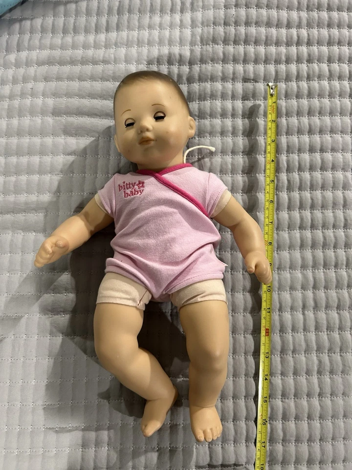 Muñeca Bitty Baby American Girl cabello castaño abre y cierra los ojos Foto 1 de 4