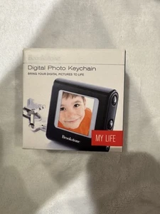 Brookstone Digital Photo Keychain 1.5" Screen Stores 100 Photos Rechargeable - Picture 1 of 3