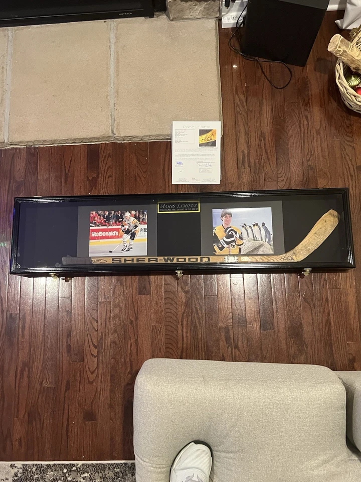 Palo autografiado Mario Lemieux Pittsburgh Penguins con JSA LOA y vitrina Foto 1 de 4