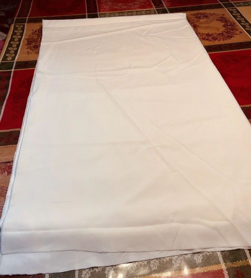 10.6ydLx45"W off white sheer synthetic lining fabric. Excellent, ready-to-use - Image 1 of 4