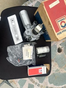 NOS GM Windshield Wiper Motor Assembly 22085821 - Picture 1 of 10