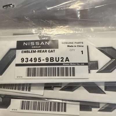 Nissan Frontier 2022-2025 genuino - emblema puerta trasera 93495-9BU2A SV 4X4 Foto 1 de 4