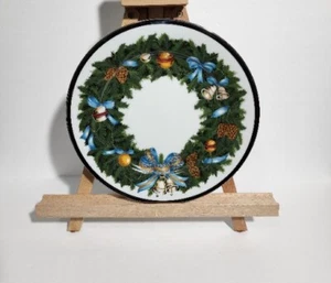 Platin Buffet Royal Gallery Kranz Teller blaues Band Glocken Tannenzapfen 9 1/2" - Bild 1 von 2