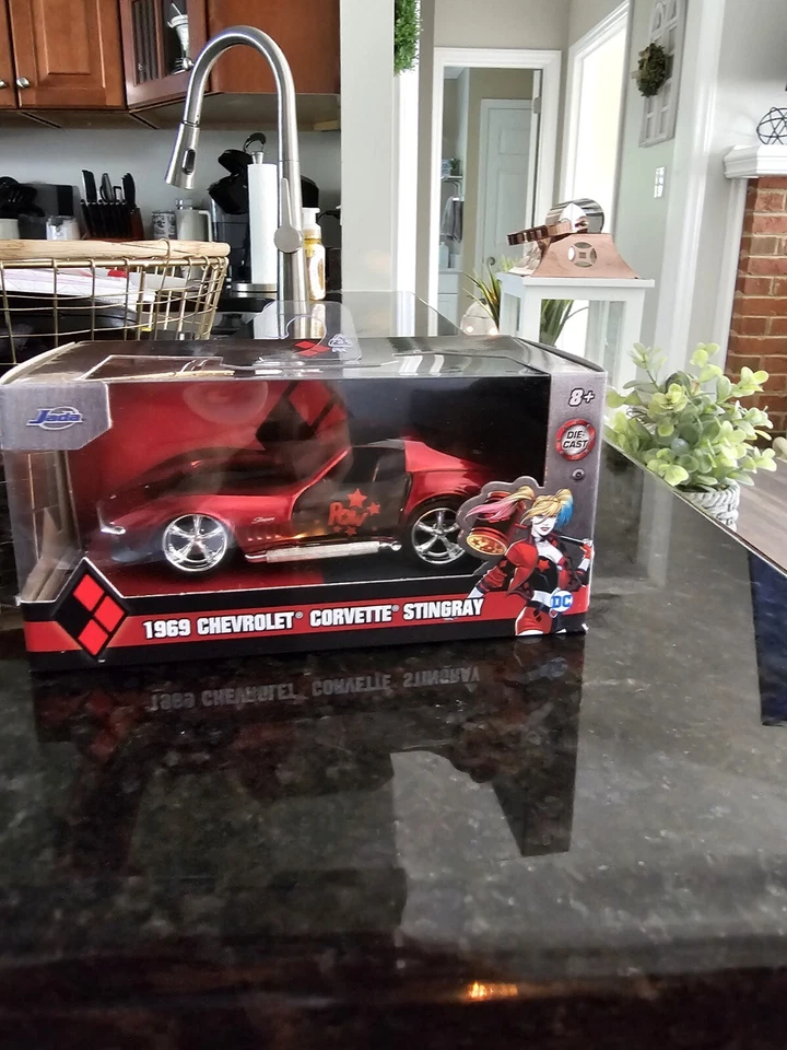 1969 Chevrolet Corvette Stingray Harley Quinn DC Comics Jada Diecast 5" 1 32