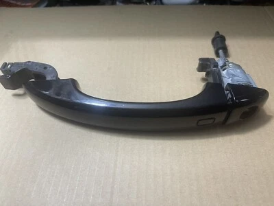 Manija de puerta exterior del lado del conductor Audi Q5 2010-14. Color negro genuino. Foto 1 de 4