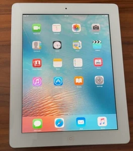 Apple iPad 2 WiFi 16 GB 9.7” In Silver - Picture 1 of 10