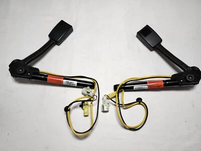 2005 - 2007 Mercury Mariner Drivers & Passengers Front Seat Belt Buckles (OEM)  - Image 1 of 4