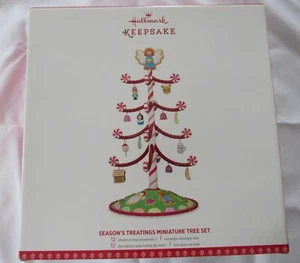 HALLMARK KEEPSAKE SEASON'S TREATINGS MINATURE TREE SET - **NEW** - Picture 1 of 4