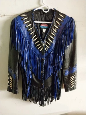 Abrigo de cuero para motociclista para dama talla M negro con superposición de flecos azules  Foto 1 de 4