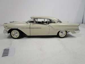 HIGHWAY 61 1/18 RED/BLACK 1957 OLDSMOBILE SUPER 88 *ISSUE* NO BOX - Picture 1 of 16
