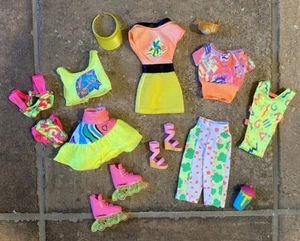 Mega Lote Ropa Muñeca Barbie Vintage Años 90 Trajes Hawaiano Divertido Roller Blade - Imagen 1 de 23