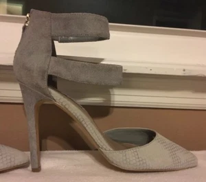 Steve Madden Prima graue Wildleder-Pumps Schlangenlederoptik Knöchelriemen spitz zulaufend - Bild 1 von 12