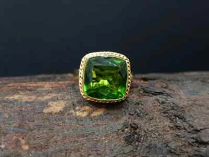 Anillo de piedras preciosas de peridoto verde, plata de ley 925, acabado de oro amarillo para niñas - Imagen 1 de 3
