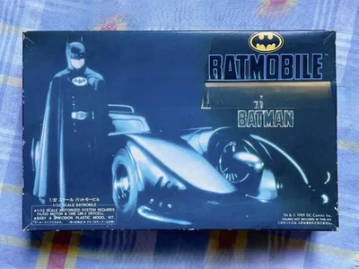Aoshima 1/32 Scale Motorized Batman Batmobile Model Kit Classic DC Collectible - Image 1 of 4