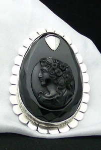 MASSIVE & MARVELOUS WHITBY JET CAMEO & ONYX STERLING SILVER BROOCH PIN - Picture 1 of 1