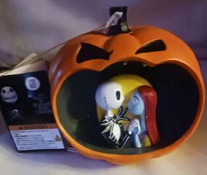 Pesadilla antes de Navidad Jack Skellington Sally ilumina escena de calabaza - Imagen 1 de 2