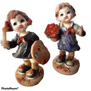 "Encantador conjunto de 2 estatuillas de niña artista y jardinera 4x2x2""" - Imagen 1 de 3