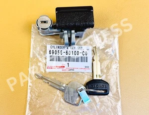 69056-60100-C0 TOYOTA GENUINE CYLINDER & KEY SET, GLOVE COMPARTMENT LOCK NEW OEM - Picture 1 of 14