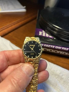 Vintage Men’s Geneva Genuine Quartz Gold Tone Melted Nugget Band Black Dial - Picture 1 of 6