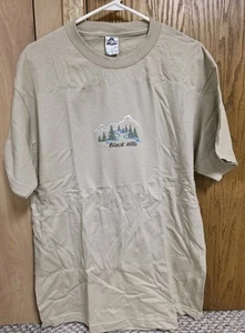 Black Hills National Forest Größe Large besticktes T-Shirt 100 % Baumwolle beige - Bild 1 von 9