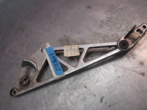 HONDA VF750F VF750 INTERCEPTOR VOETSTEUNHOUDER STEP HOLDER LH 50620-MB2-010 - Bild 1 von 2