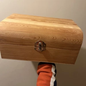 Wooden chest box (9.25 by 12.25 by 5.75 inch) - Picture 1 of 6