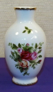 VINTAGE ROYAL ALBERT OLD COUNTRY ROSES SMALL 4 1/2" FLOWER VASE W/GOLD MARKED - Bild 1 von 5