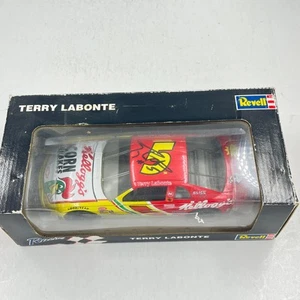 Revell 1:24 Terry Labonte 1997 #5 Kellogg's Corn Flakes Diecast Race Car - NIB - Picture 1 of 12