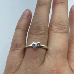 Zierlicher herzförmiger Ring Silberfarben & Strass Größe 7 - Bild 1 von 7