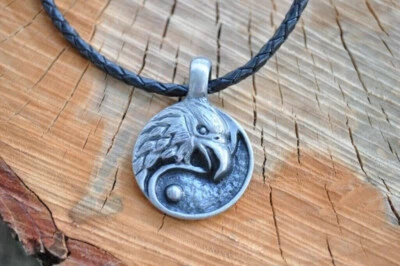 Collar de cuero genuino negro para hombre con colgante de moneda de águila de peltre Foto 1 de 4