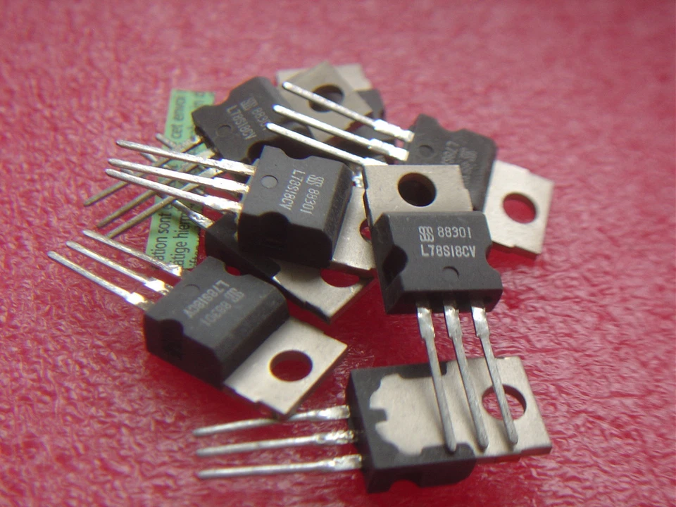 9 pcs L78S18CV 18V 2A TO-220 MOTOR SPEED REGULATOR IC's org.ST L78S18C-V NEU - Bild 1 von 1
