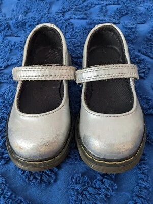 Zapatos Maryjane Dr. Martens Cuero Tully Plata Niño Pequeño Talla 8 *LEER* Foto 1 de 4