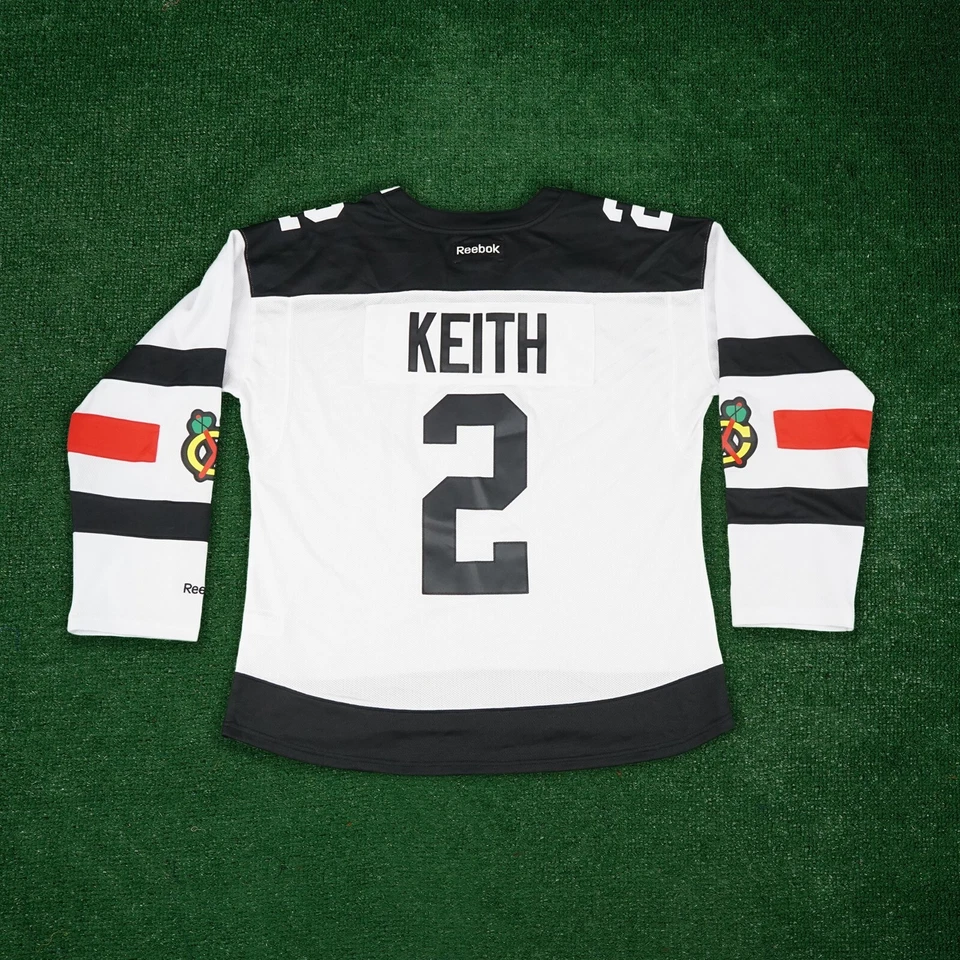 Camiseta deportiva Duncan Keith Chicago Blackhawks NHL Adidas Stadium Series Premier para mujer Foto 1 de 4