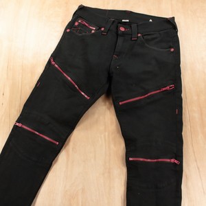 Джинсы по внутреннему шву True Religion 