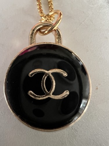 Autentico Charm Chanel Nero Skittle G su Catena Placcata Oro 18k Senza Marca