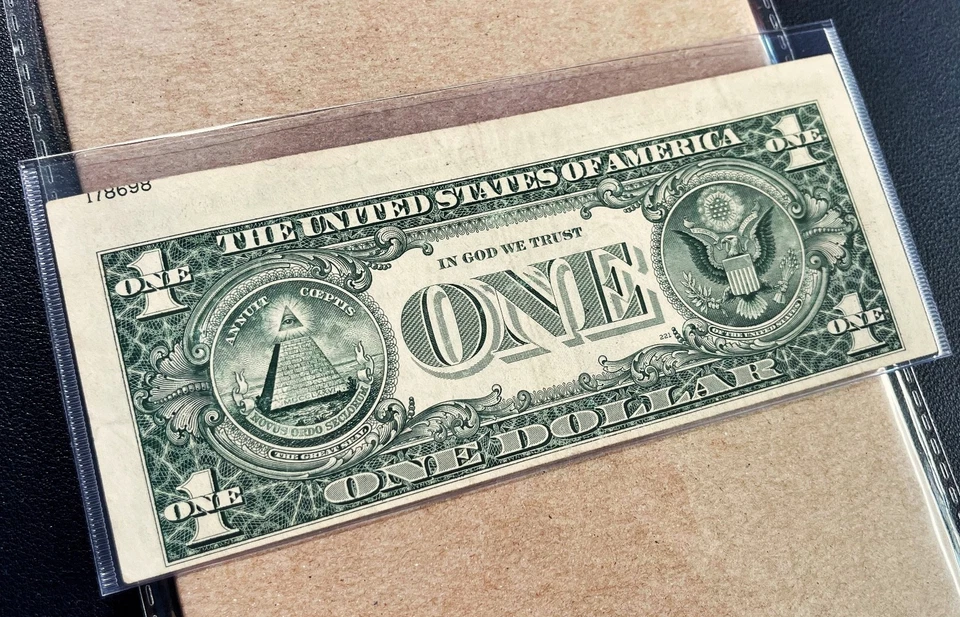 1988 $1 Federal Reserve Note Chicago "MISALIGNMENT ERROR" - VF - Image 1 of 3