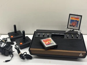 Pacchetto console Atari 2600 Heavy Sixer Six Switch con 2 giochi non testati - leggi - Foto 1 di 24