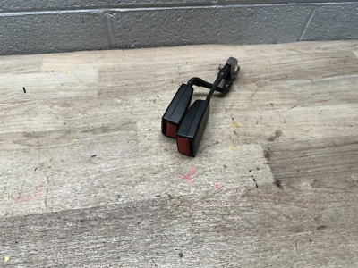 RECEPTOR HEBILLA CINTURÓN SEGURIDAD TRASERO CENTRAL MERCEDES BENZ W221 S550 S65 S600 OEM Foto 1 de 4