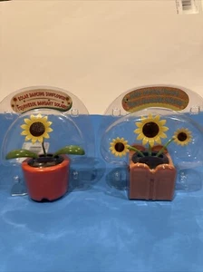 2Solar Dancing Toy Flower Assorted Style Solar Powered Dancing Flower Bobblehead - Picture 1 of 6
