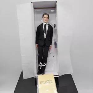 2009 Tonner Amazon Exclusive 17" Twilight Edward Cullen Doll NIB - Picture 1 of 7