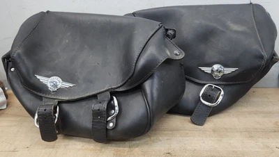 PAIR OF HARLEY DAVIDSON FATBOY SADDLEBAGS 712401 & 712401 2000s+ - Image 1 of 4
