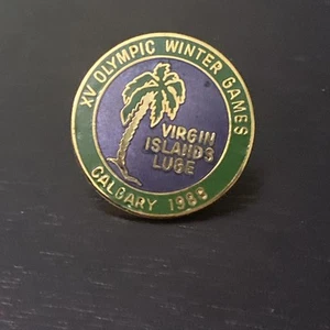 Pin Luge Islas Vírgenes 1988 Juegos Olímpicos de Calgary Juegos Olímpicos Raro Pinback Olímpico - Imagen 1 de 3