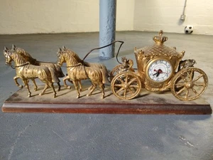 1940’s Vintage United Corp Goldtone Metal Model 640 Horse & Carriage Clock - Picture 1 of 5